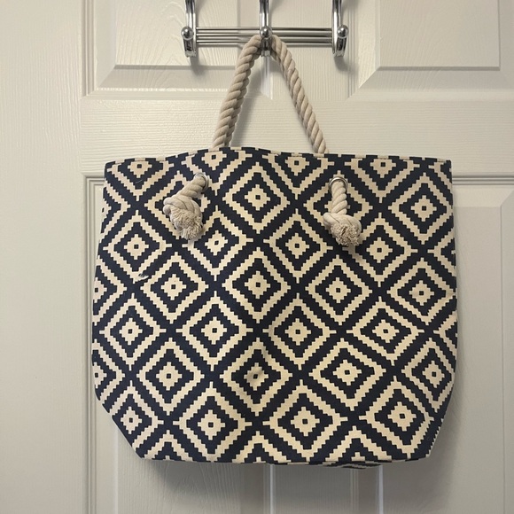 Summer and Rose Beach Tote Navy & White Chevron - Picture 6 of 6